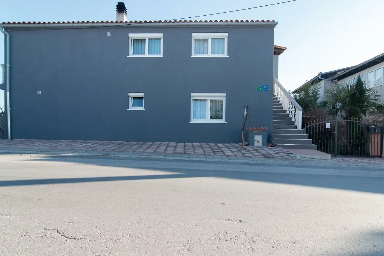 Apartman Elma Pula 0*,