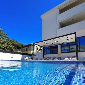 https://villa-topesa.hotelinzadar.com