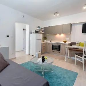 https://sunsplash-apartments.pula-hotels.org